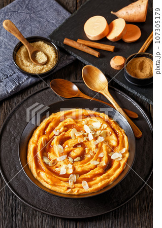 vanilla whipped sweet potatoes with maple syrup 107305179
