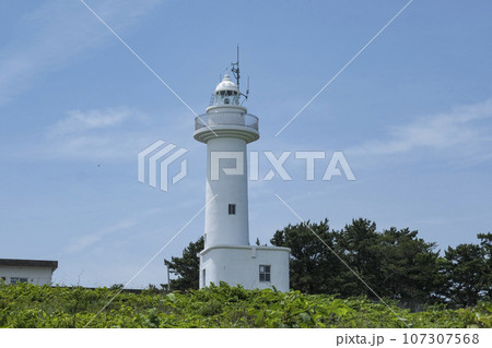 美しい円形灯台である鮫角灯台 107307568