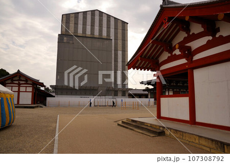 薬師寺 解体修理中の東塔の写真素材 [107308792] - PIXTA