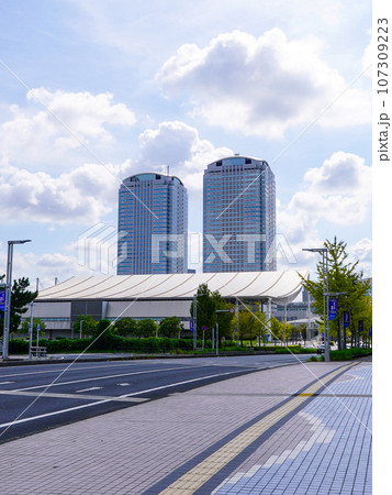 幕張メッセ国際展示場からワールドビジネスガーデン（千葉県千葉市幕張） 107309223