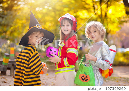 Kids trick or treat. Halloween fun for children. Kids trick or treat. Halloween fun for children. 107309260