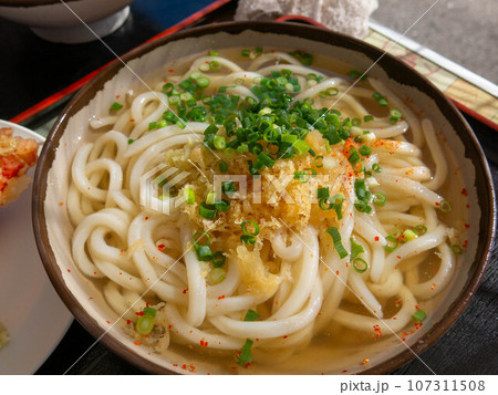 香川のソウルフード：讃岐うどん 107311508