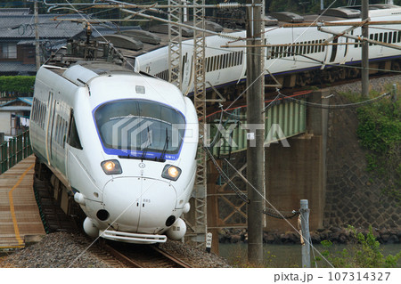 JR九州 885系特急電車(二次車) JR九州 885系特急電車(二次車) 107314327