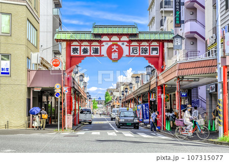 川崎市の都市風景 川崎大師 表参道 厄除門 川崎市の都市風景 川崎大師 表参道 厄除門 107315077