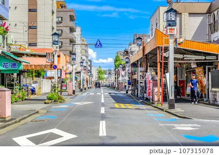 川崎市の都市風景　川崎大師　表参道 107315078