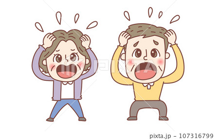 ショックで頭を抱えるシニアカップル ショックで頭を抱えるシニアカップル 107316799