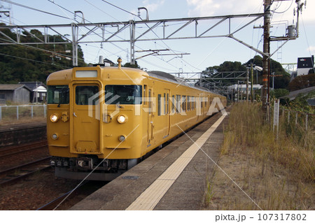 山陽本線115系（2ドア4両編成／山口地区：岩国⇔下関）の写真素材 
