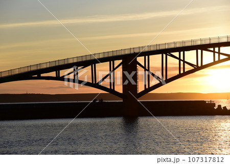 台湾　離島の夕焼け 107317812
