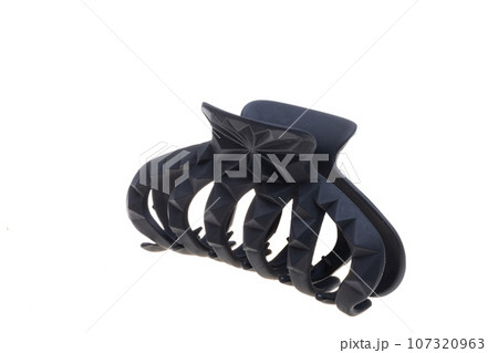 hair clip isolated 107320963