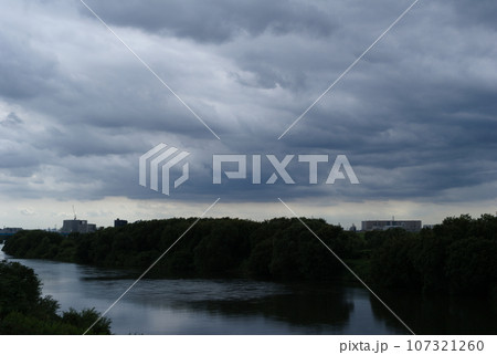 不穏な空 107321260