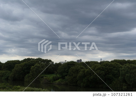 不穏な空 107321261