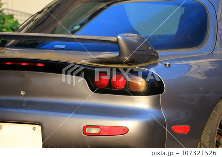 車のテールランプ 107321526