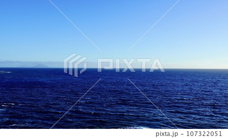 伊豆大島の赤禿から見える朝の海 伊豆大島の赤禿から見える朝の海 107322051