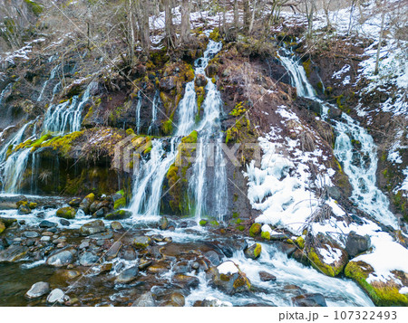 「山梨県」冬の吐竜の滝・北杜市 107322493