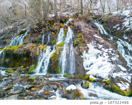 「山梨県」冬の吐竜の滝・北杜市 「山梨県」冬の吐竜の滝・北杜市 107322498