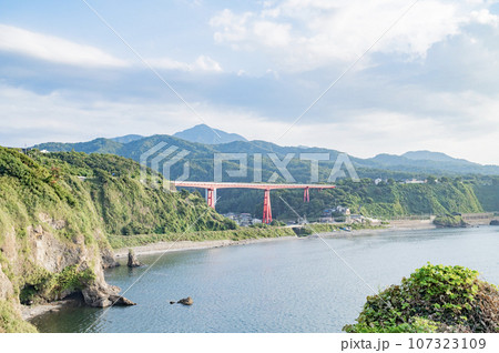新潟 米山大橋と福浦海岸 新潟 米山大橋と福浦海岸 107323109