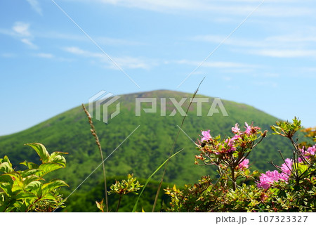 大浪池から眺める韓国岳の景色 107323327