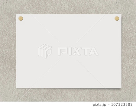 グレーの砂壁にピン止めされた白い紙のフレーム背景イラスト 107323585