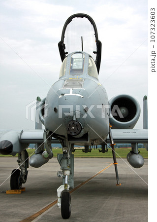 A10サンダーボルトII　対地攻撃機　30 mmGAU-8 ガトリング砲 107323603