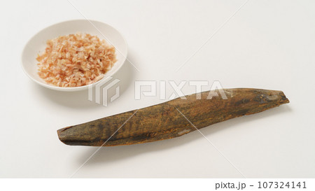 鰹節と削り節・鰹だしイメージ 鰹節と削り節・鰹だしイメージ 107324141