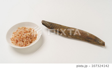 鰹節と削り節・鰹だしイメージ 鰹節と削り節・鰹だしイメージ 107324142