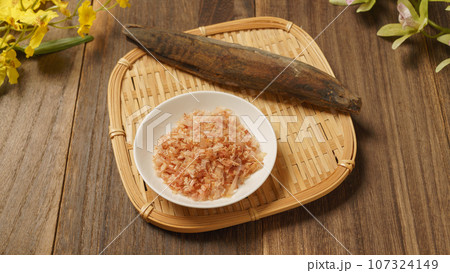 鰹節と削り節・鰹だしイメージ 鰹節と削り節・鰹だしイメージ 107324149
