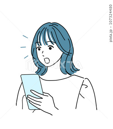 スマホを見てビックリする若い女性 スマホを見てビックリする若い女性 107324480