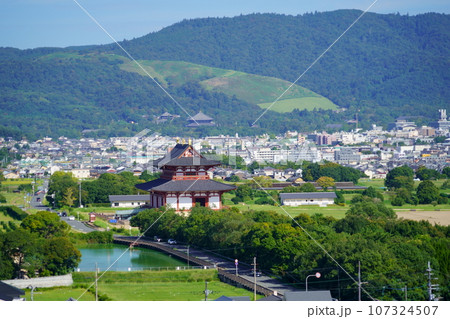 奈良一望・平城京と若草山 107324507