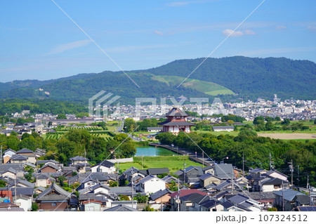 奈良一望・平城京と若草山 107324512