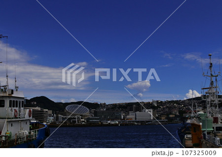 夏の長崎港の美しい情景 夏の長崎港の美しい情景 107325009