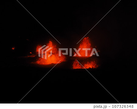 ハワイ島　キラウエア火山の噴火 107326348