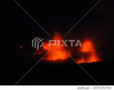 ハワイ島　キラウエア火山の噴火 107326350