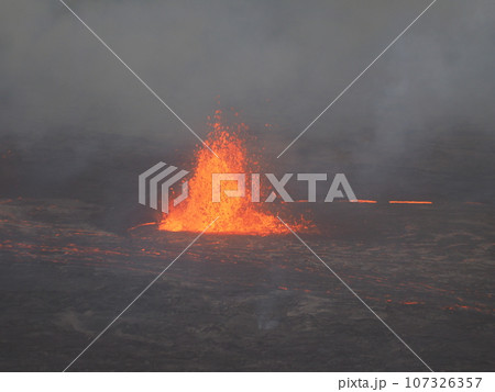 ハワイ島　キラウエア火山の噴火 107326357
