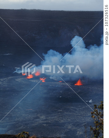 ハワイ島　キラウエア火山の噴火 107326516