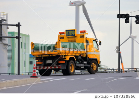 ダンプトラック（道路維持作業車） 107328866