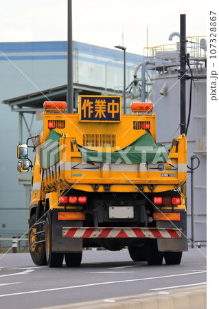 ダンプトラック（道路維持作業車）の写真素材 [107328867] - PIXTA