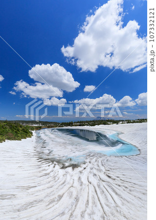秋田・岩手八幡平_初夏の八幡沼の絶景 107332121