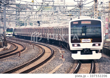 御徒町に入線する山手線のE231系500番台(山手線命名100周年記念列車) 御徒町に入線する山手線のE231系500番台(山手線命名100周年記念列車) 107332206