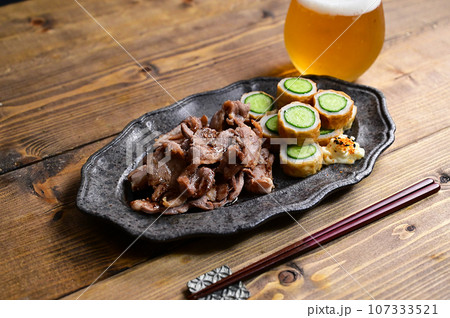 鴨スライスの炒め物とちくわきゅうり 107333521