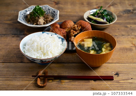 一汁三菜　明太マヨ唐揚げ、舞茸の明太マヨ炒めなど 107333544
