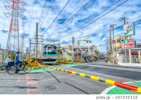 川崎市の都市風景　小田栄駅 107335318