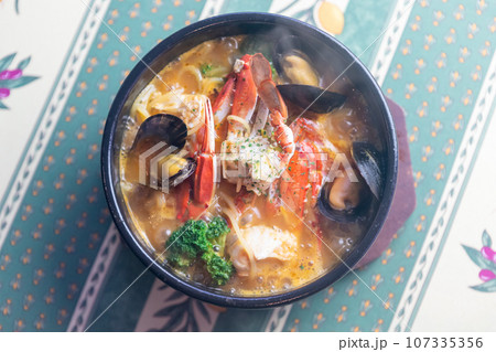 蟹とムール貝の石焼トマトソースパスタ 蟹とムール貝の石焼トマトソースパスタ 107335356
