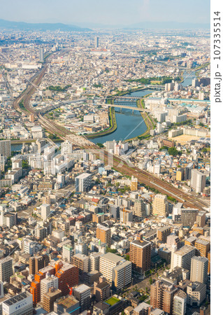 高所　空撮　大阪市　大阪府　関西　近畿地方　都市　高層ビル　タワーマンション　夏　観光　都心　浪速 107335514