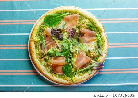 生ハムのジェノベーゼピッツァ 生ハムのジェノベーゼピッツァ 107336635