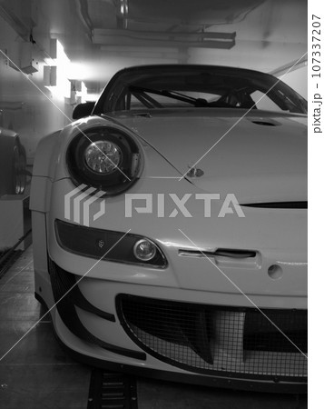 輸送されるレーシングカー 107337207