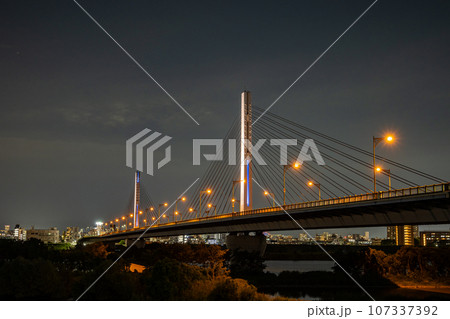 菅原城北大橋夜景の写真素材 [107337392] PIXTA