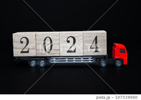 【物流】赤色のトレーラーのミニカー　2024年問題　黒文字 107339980