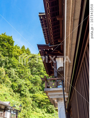 大正浪漫を感じさせる銀山温泉の風情豊かな夏の景色 大正浪漫を感じさせる銀山温泉の風情豊かな夏の景色 107341950