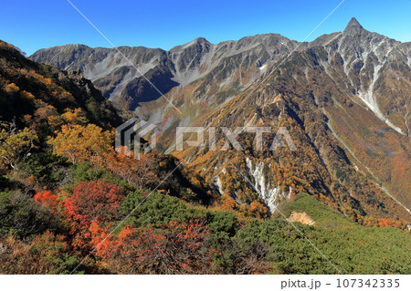 紅葉の槍ヶ岳東鎌尾根 107342335