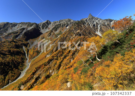 紅葉の槍ヶ岳東鎌尾根 107342337